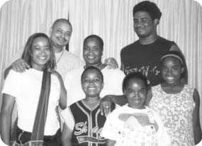 Seven family members posed together.